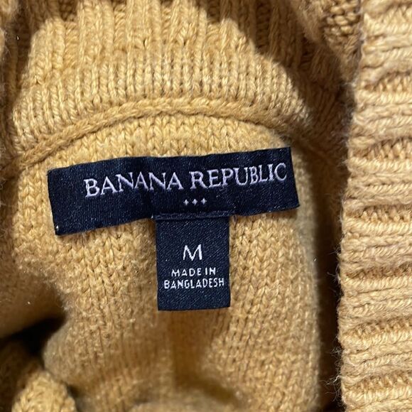 Banana Republic Golden Yellow Turtleneck Dolphin-hem Sweater size M - Picture 7 of 8